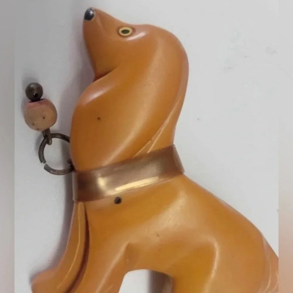 BAKELITE Vintage 1930s Butterscotch Cocker Spaniel Large Dog w Collar Brooch Pin